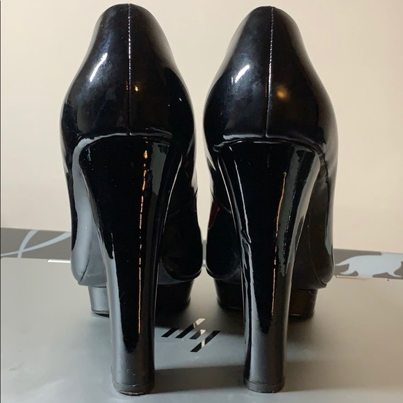 Charles Jourdan - Picture 4 of 9